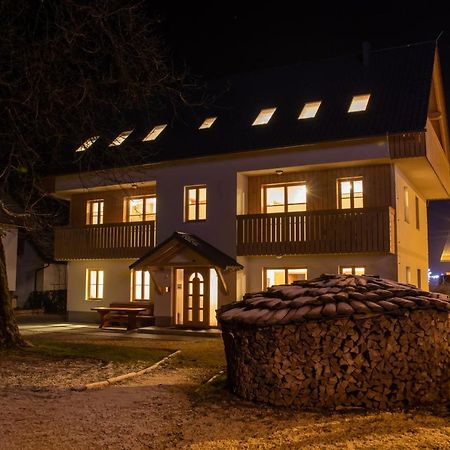 Apartments & Rooms Pr' Skalovc Бохин Екстериор снимка