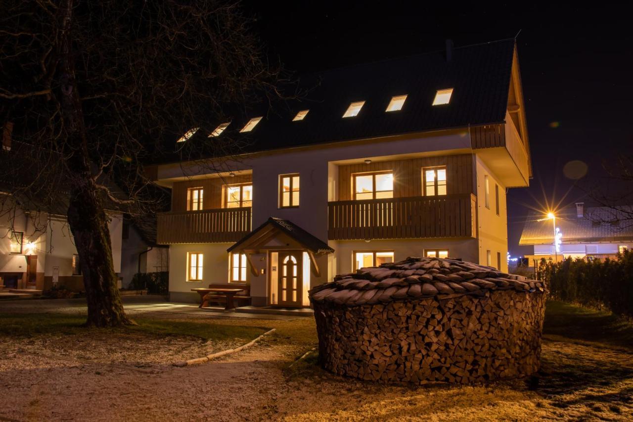 Apartments & Rooms Pr' Skalovc Бохин Екстериор снимка