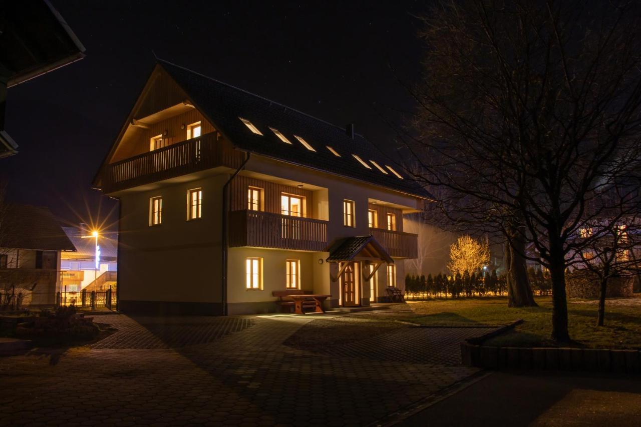 Apartments & Rooms Pr' Skalovc Бохин Екстериор снимка