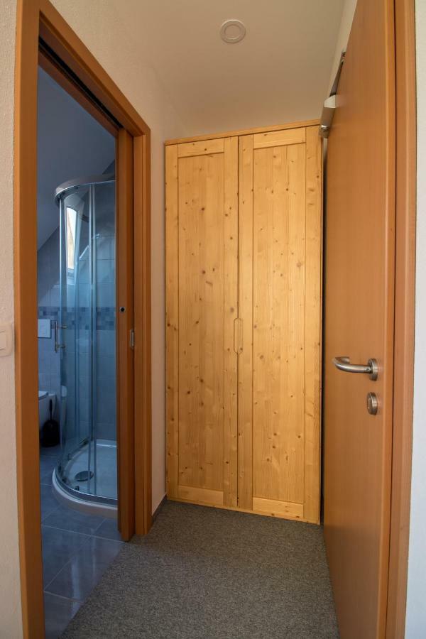 Apartments & Rooms Pr' Skalovc Бохин Екстериор снимка