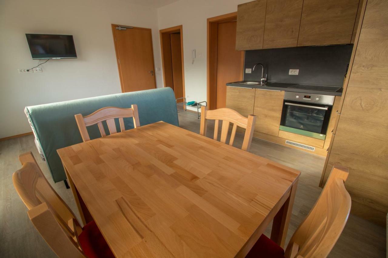 Apartments & Rooms Pr' Skalovc Бохин Екстериор снимка