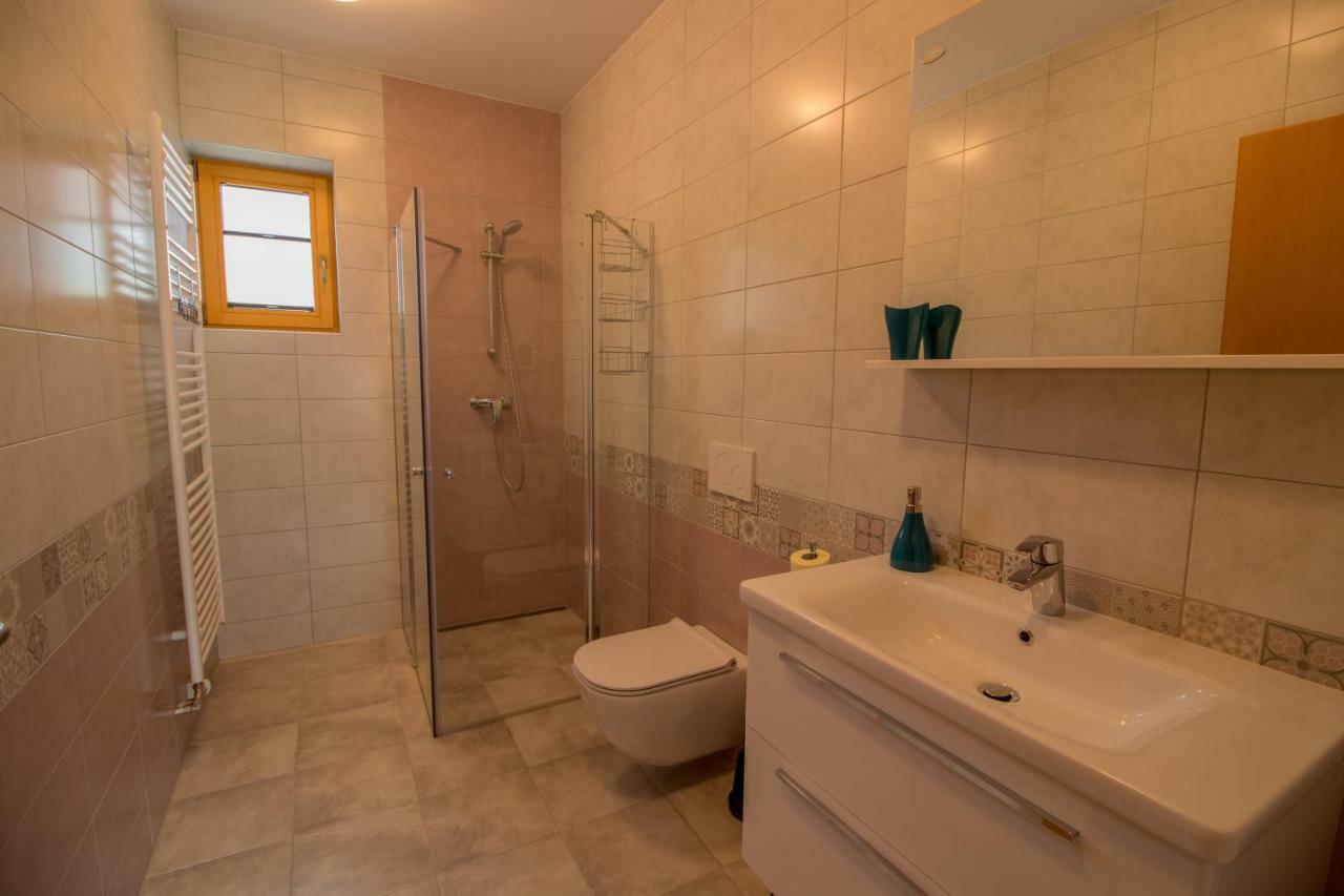 Apartments & Rooms Pr' Skalovc Бохин Екстериор снимка