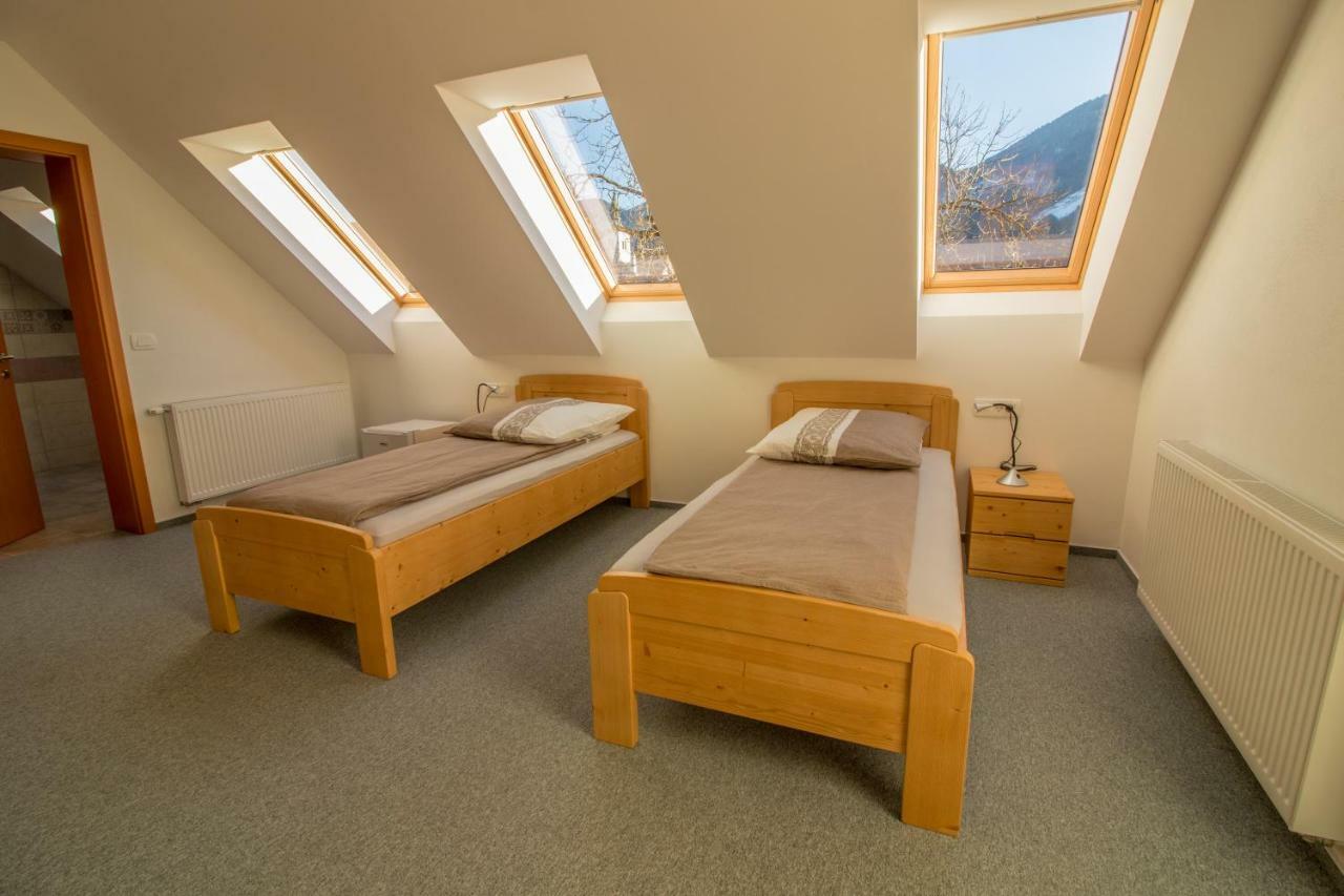 Apartments & Rooms Pr' Skalovc Бохин Екстериор снимка
