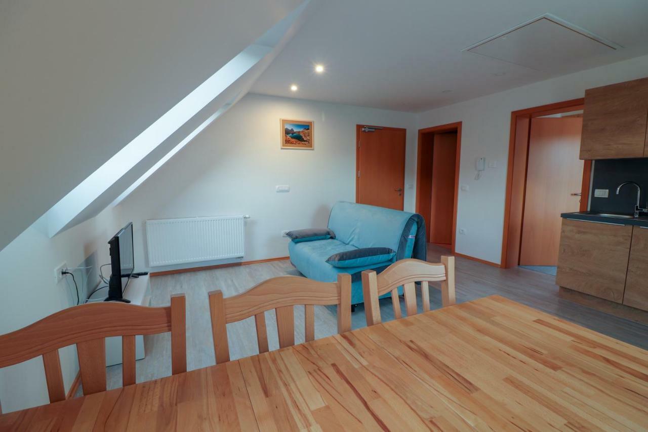 Apartments & Rooms Pr' Skalovc Бохин Екстериор снимка