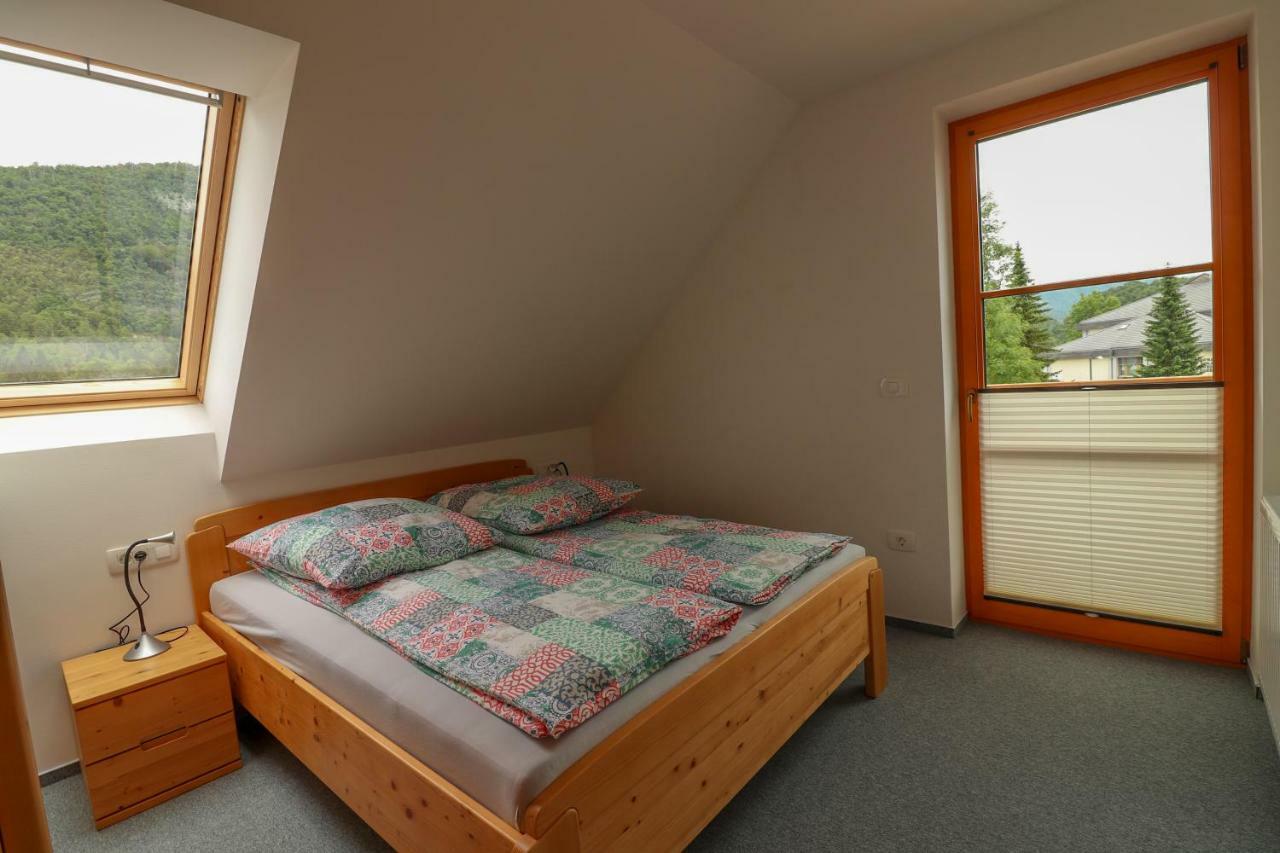 Apartments & Rooms Pr' Skalovc Бохин Екстериор снимка