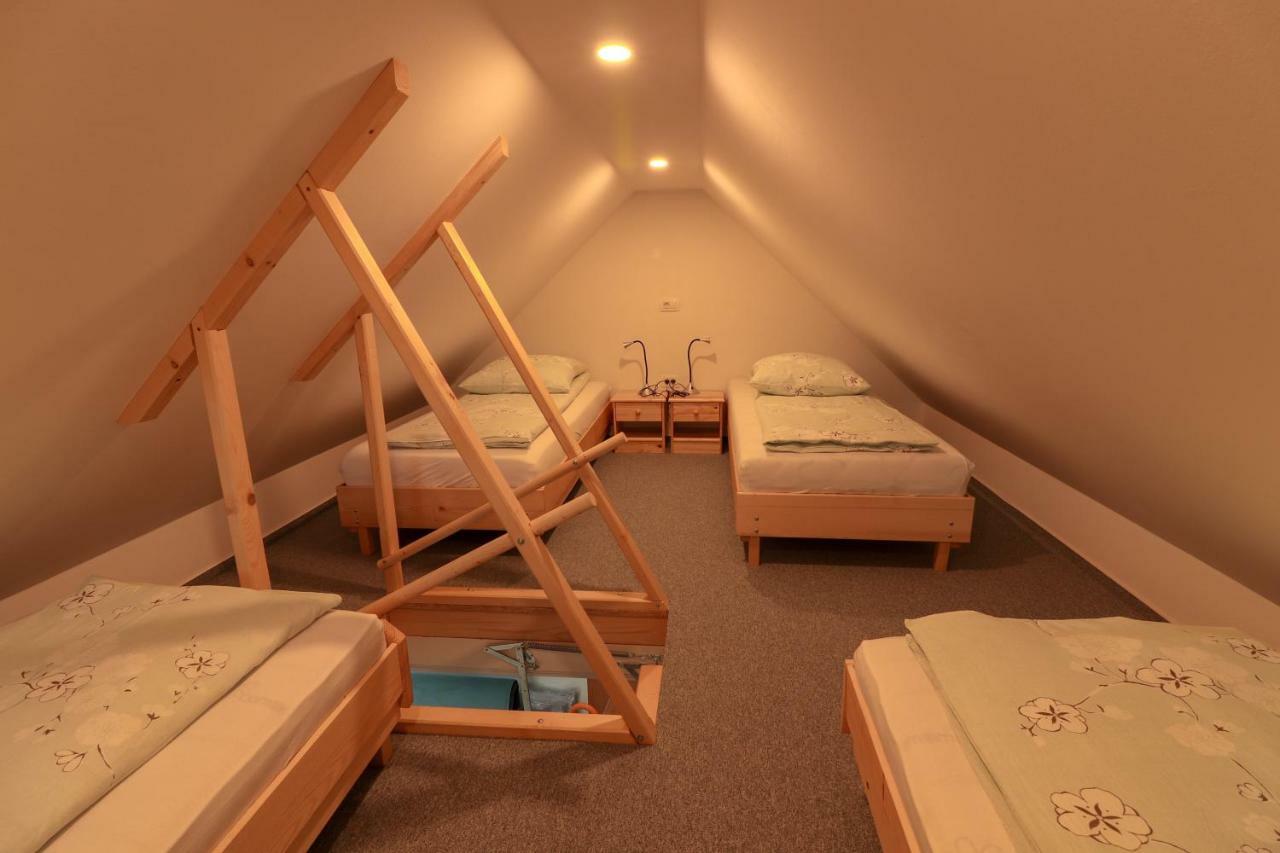 Apartments & Rooms Pr' Skalovc Бохин Екстериор снимка