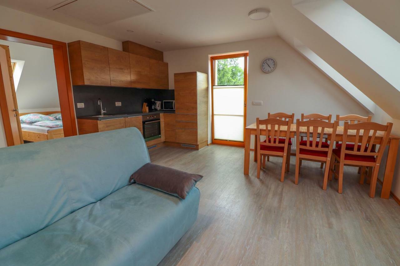 Apartments & Rooms Pr' Skalovc Бохин Екстериор снимка