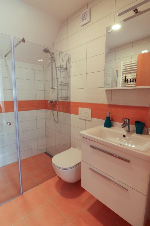 Apartments & Rooms Pr' Skalovc Бохин Екстериор снимка