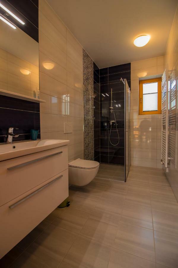 Apartments & Rooms Pr' Skalovc Бохин Екстериор снимка